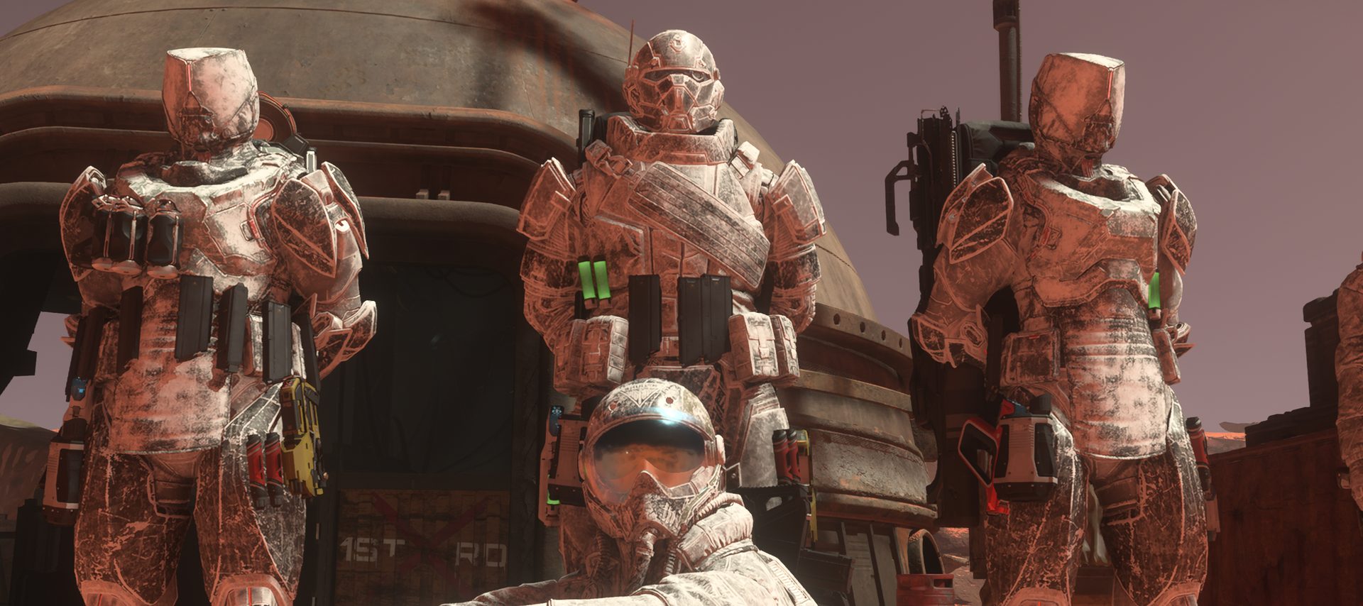 Quatre membres de DAWNSTAR en armure qui rentrent d'une opération, extrait des missions entre membres, dans Star Citizen